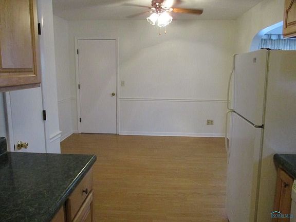 5th image of 150 Derome Dr