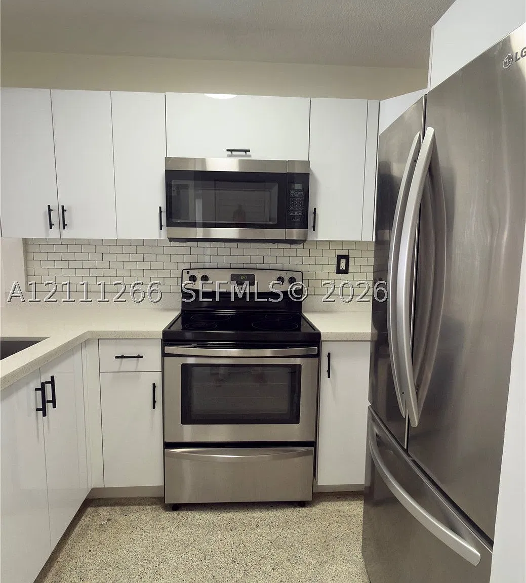 2 bed, 660 sqft, $2,200 — Photo 2