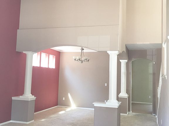 Open entry with vaulted ceilings