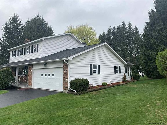3rd image of 15 West Dr