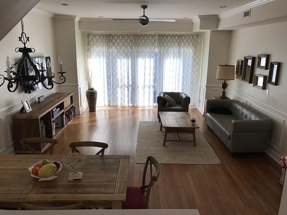 2nd Floor Living Rm