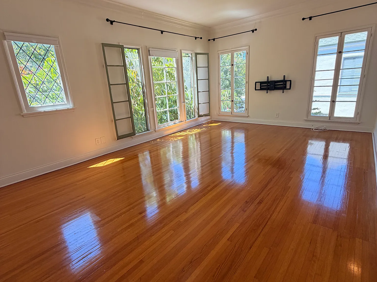 2 bed, 1150 sqft, $3,600 — Photo 2