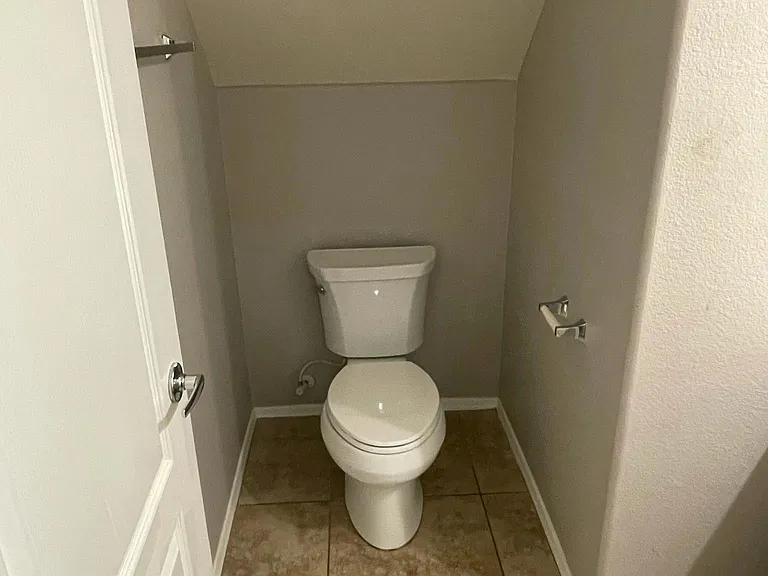 1/2 Bath