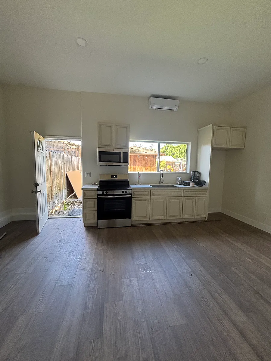 Building Photo - 5446 Teixeira Dr