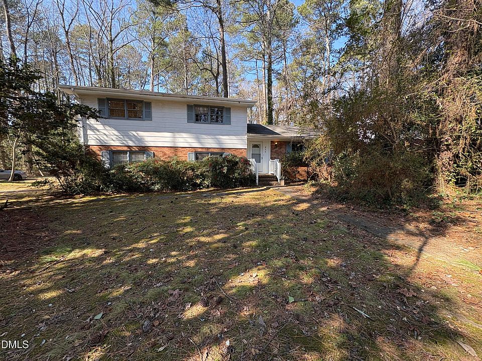 1st image of 824 Ravenwood Dr