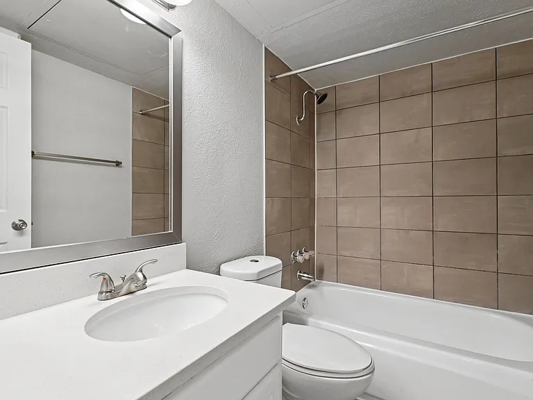 Avondale Parc @ Bellmar — Photo 24