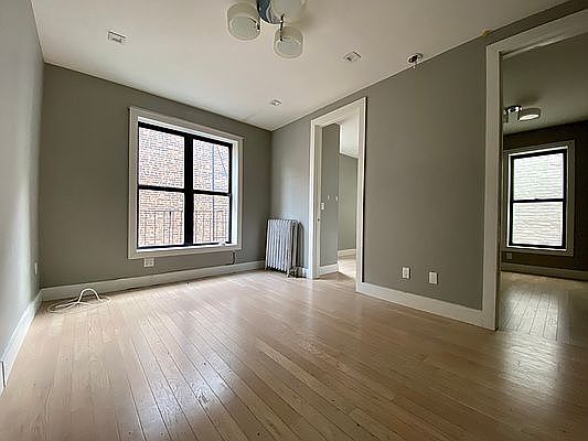 2nd image of 209 Wadsworth Ave APT 54