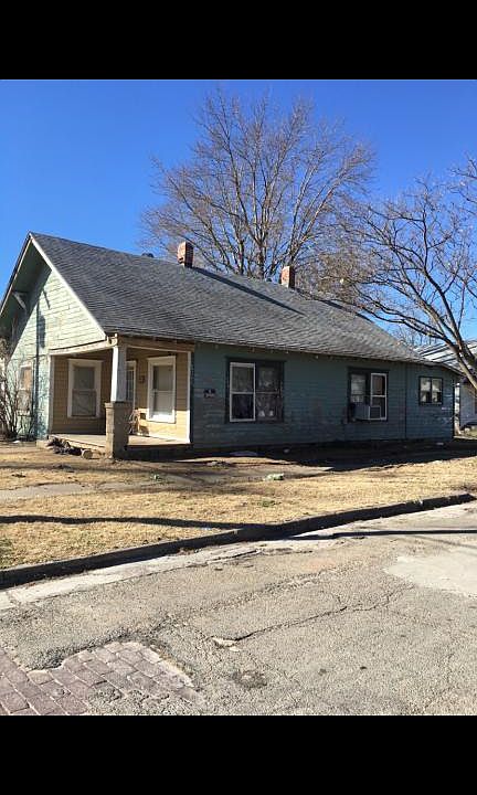 2nd image of 121 N 4th St