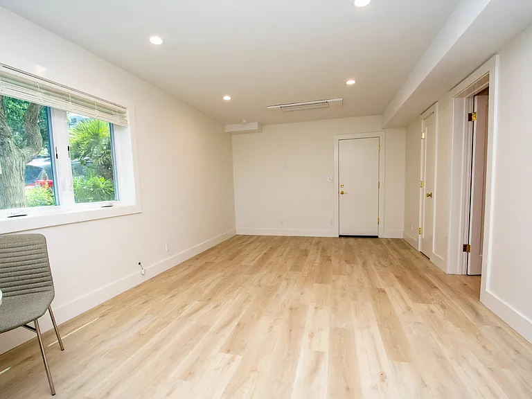 790 Duncan St — Photo 10