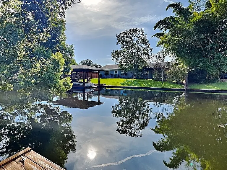 2512 Sea Breeze Ct — Photo 32