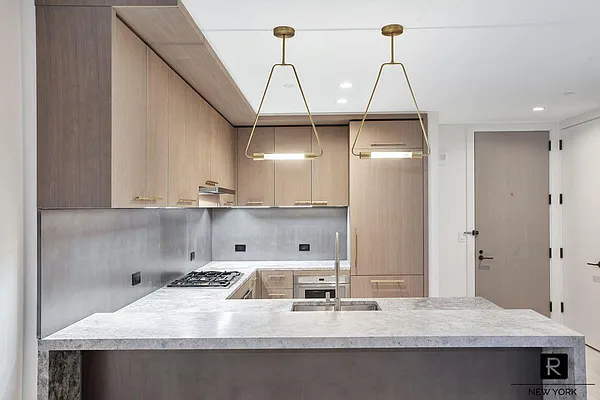 Rented by R New York | media 43