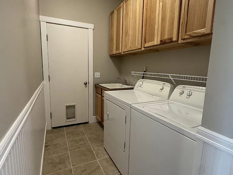 285 Browne St — Photo 34