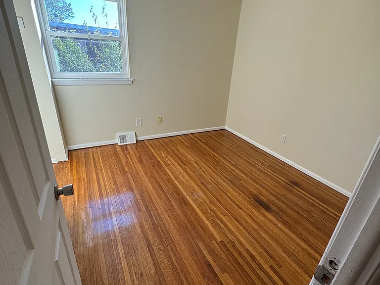 648 Jackson St — Photo 9