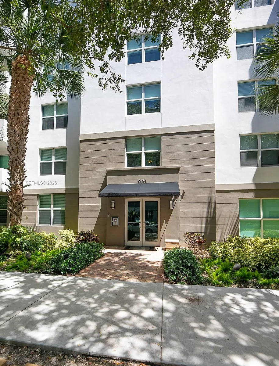 Building Photo - 2401 NE 65th St #509