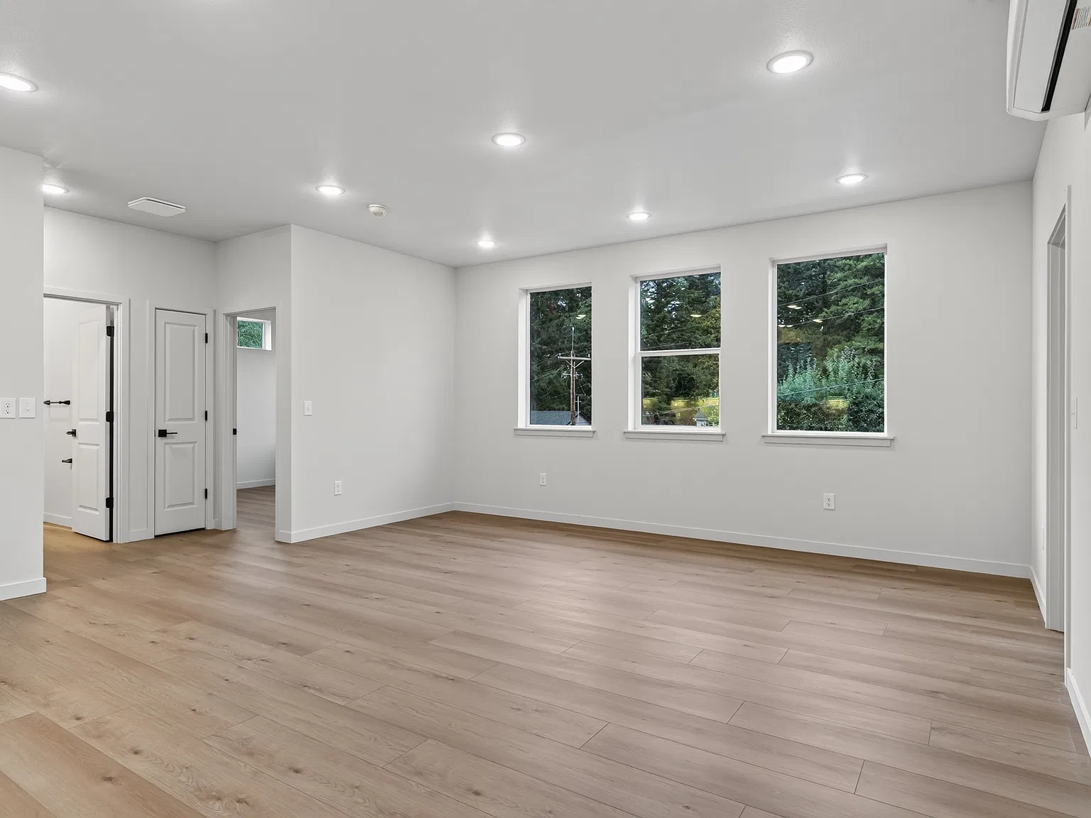 3 bed, 1200 sqft, $2,150 — Photo 3