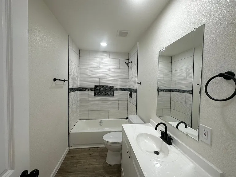 10809 Sharondale Ln — Photo 11