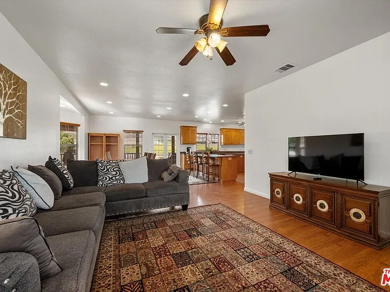 220 Hans Pl — Photo 11