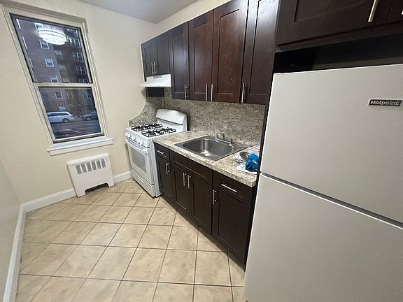 5th image of 143-29 Barclay Ave #1E