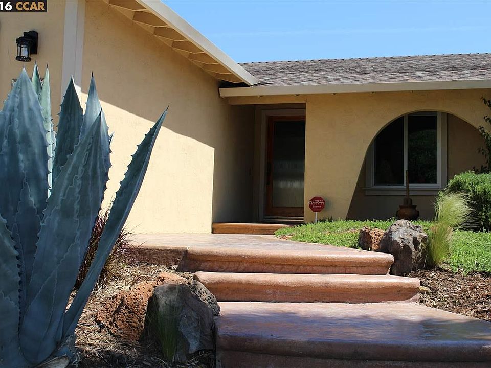 2nd image of 2323 Arcadia Pl