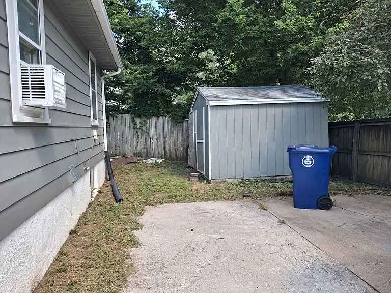 110 S Wilmoth Ave — Photo 2