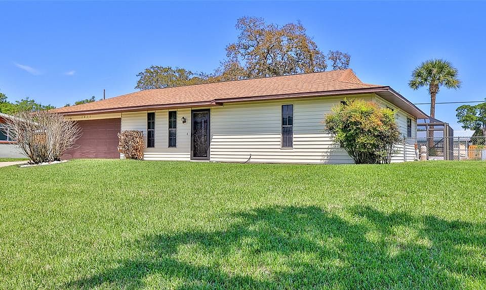 1st image of 2823 Royal Palm Dr