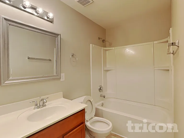 1068 Countess Ln — Photo 11