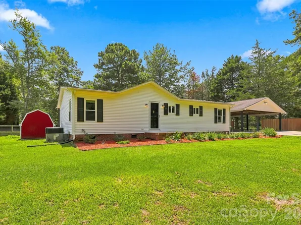 1973 Davis Cir, Clover, SC 29710