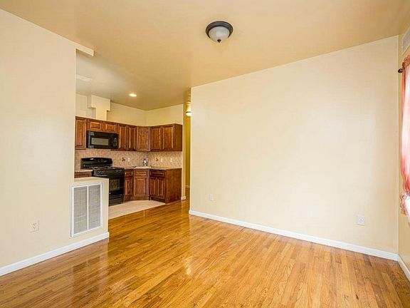5th image of 372 Virginia Ave Floor 1