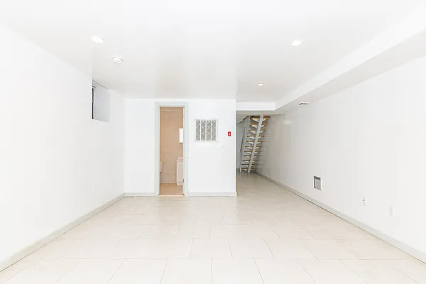 Rented by MySpaceNYC | media 20