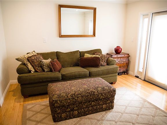 4th image of 744 Center Pl #B