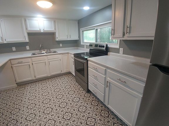 4th image of 404 Jefferson Ave