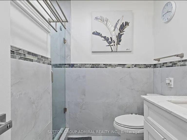 555 Yonge St #510 — Photo 15