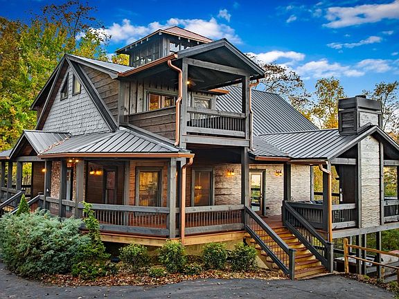 3rd image of 904 Raccoon Rd