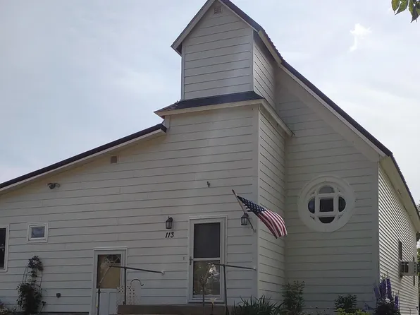 113 N 2nd St, Waubay, SD 57273