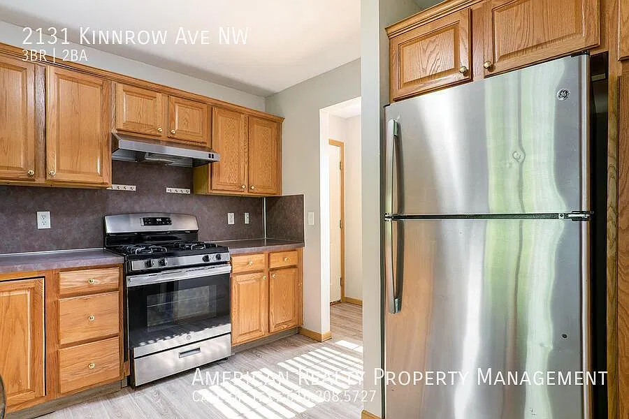 3 bed, 1368 sqft, $2,100 — Photo 2