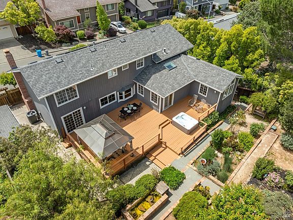 4th image of 33 Plata Court