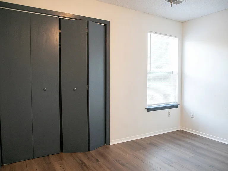 107 W Gold Coast Rd — Photo 14