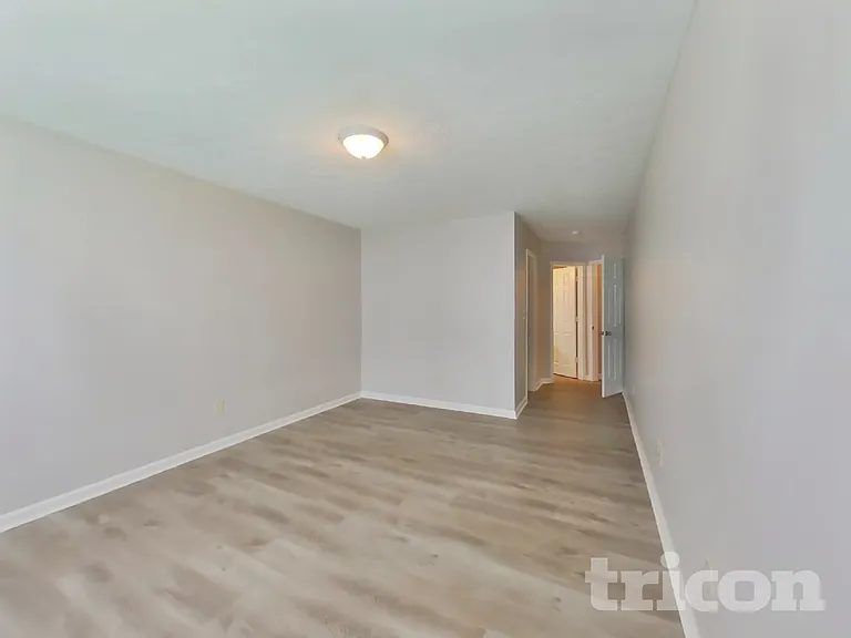 949 Knox Dr — Photo 7