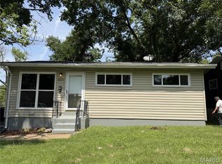 8823 Cranberry Ln, Saint Louis, MO 63121