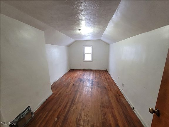 4th image of 3811 Theota Ave