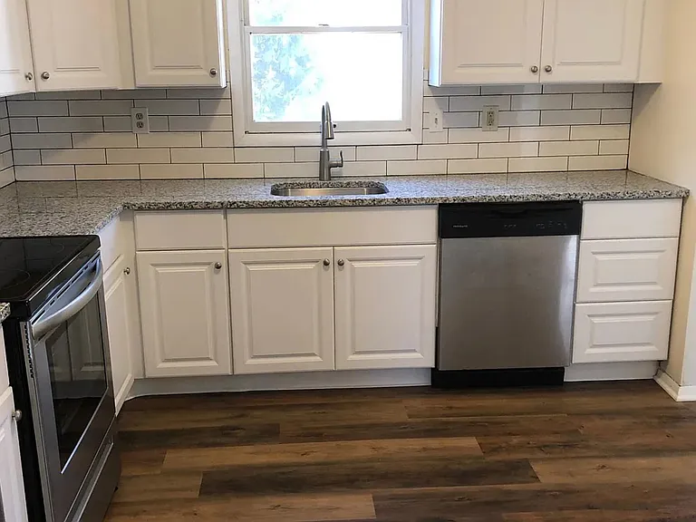 18 Garden Ln — Photo 3