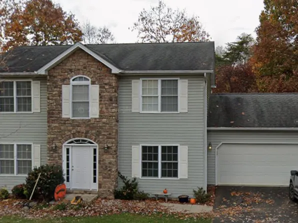 1021 Green Ridge Rd, Christiansburg, VA 24073