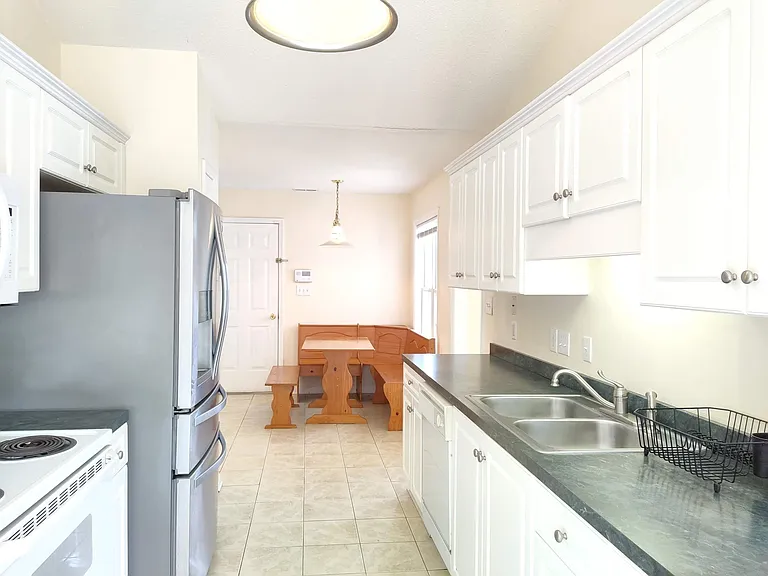 530 Lake Park Dr — Photo 5