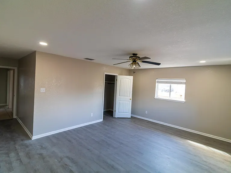 2245 Brighton Dr — Photo 14