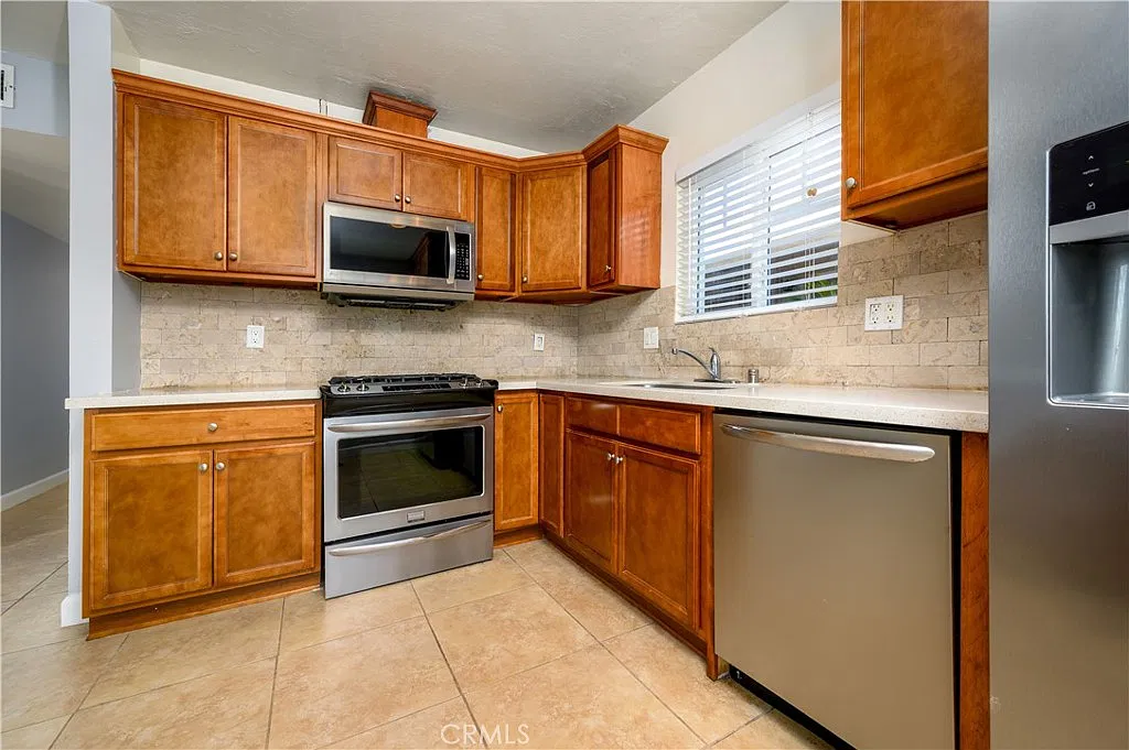 2 bed, 1200 sqft, $3,500 — Photo 4