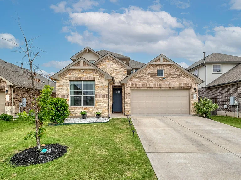 14005 McArthur Dr — Photo 1