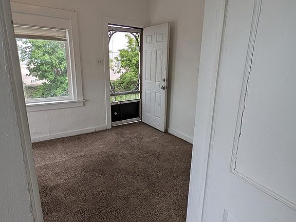 4th image of 404-406 Kochia Way