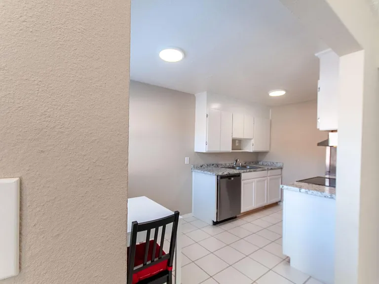 618 Martin Way — Photo 9