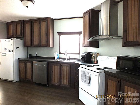 5th image of 3202 Mount Prospect Rd