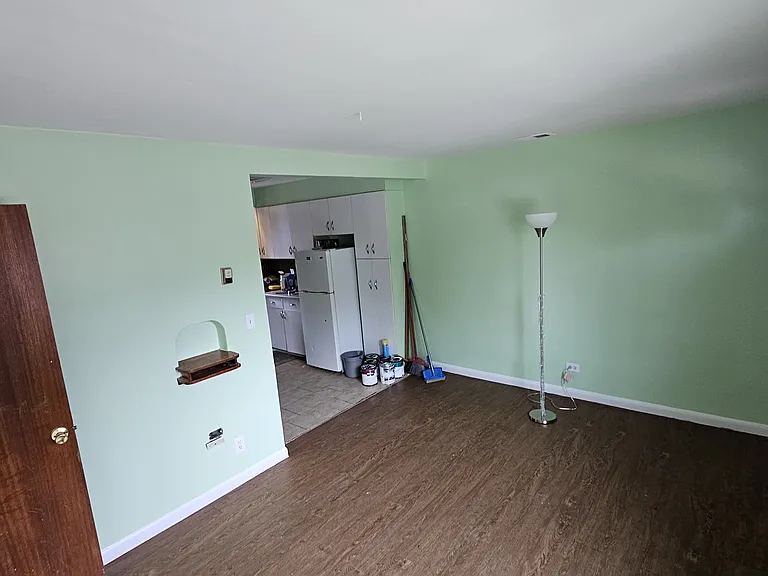335 W Yale Ave — Photo 4